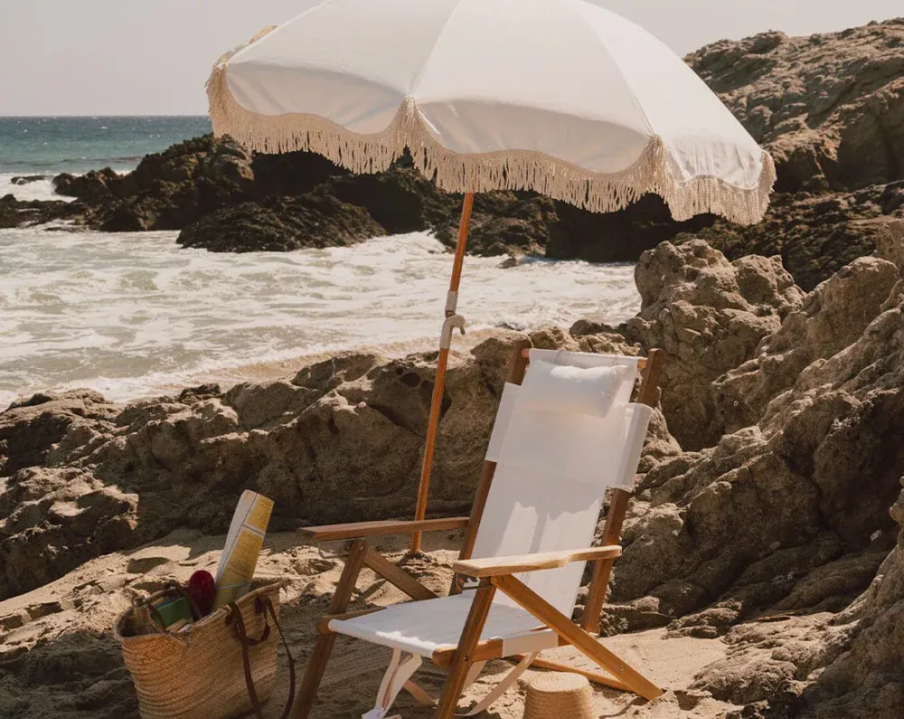 Business &amp; Pleasure Co. incarne la nostalgie et le charme de l'esthétique vintage.