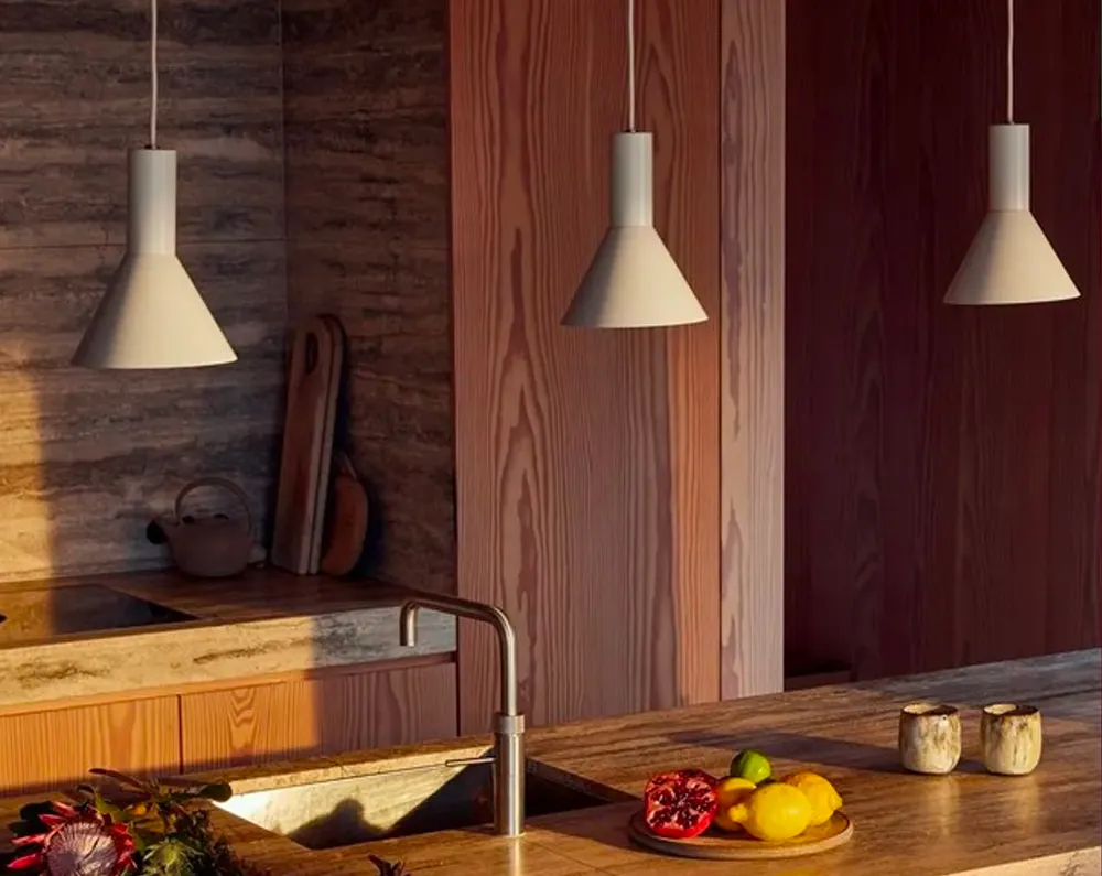 Frandsen, luminaires danois aux lignes épurées et détails soignés.