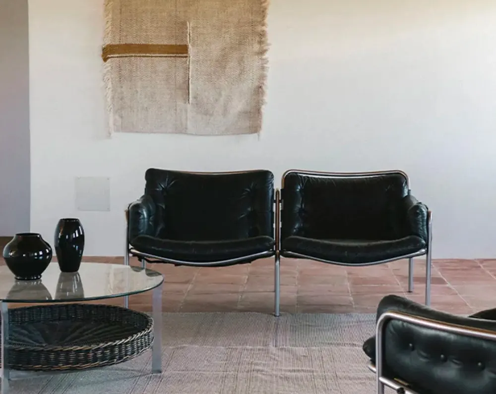 Lorena Canals, präsentiert die Stonewashed-Kollektion, bei der jedes Stück ein Unikat ist.