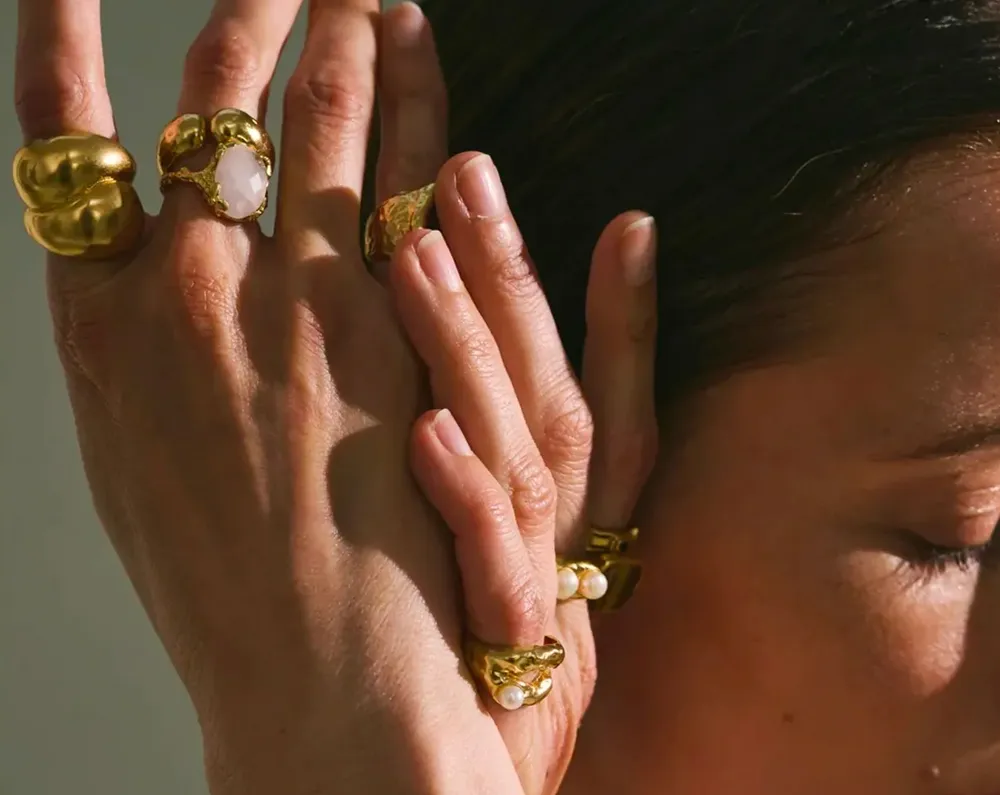 MIMI ET TOI, handmade jewellery with a bohemian elegance, combining pearls and natural stones.