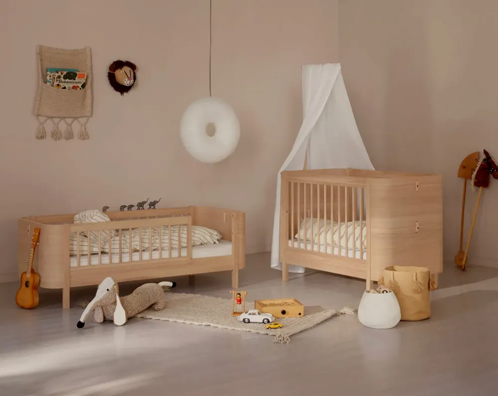 Oliver Furniture, steht in der Tradition des skandinavischen Designs und verbindet diese mit einer konsequent modernen Holzverarbeitung.