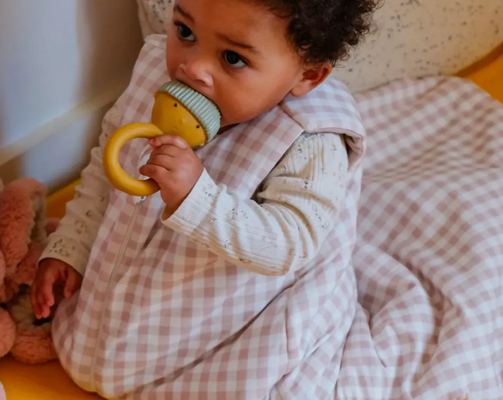 Tante Reine, the brand that specialises in swaddling sleeping bags, is back with footed sleeping bags and baby nest covers.