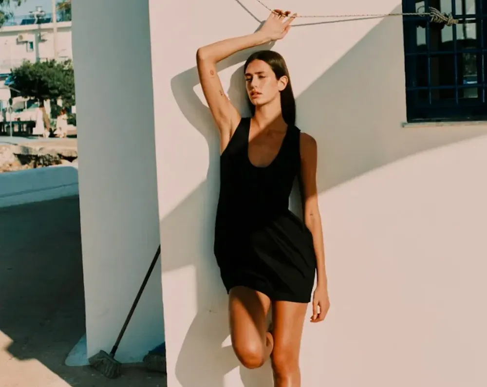 Vanessa Sposi, minimalistische und zeitlose Linien, recyceltes Material mit Aloe Vera und Vitaminen angereichert.